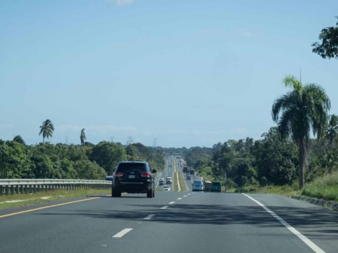 Ministro de Obras P&uacute;blicas instruye no asfaltar calles hasta que entidades corrijan fallas