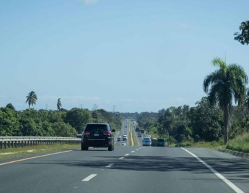 Ministro de Obras P&uacute;blicas instruye no asfaltar calles hasta que entidades corrijan fallas