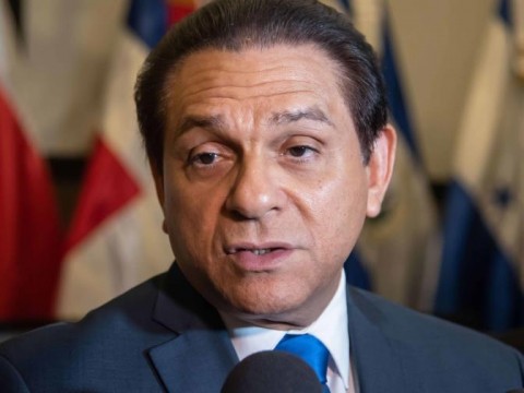 Ministro de Salud dice alert&oacute; al Defensor del Pueblo de las carencias en el sistema sanitario