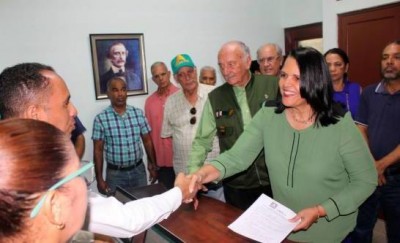 Minou Tav&aacute;rez inscribe pr&eacute;candidatura presidencial de Guillermo Moreno