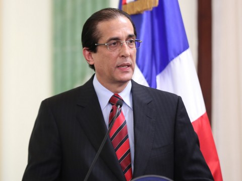 Ministro de la Presidencia dice "trabaja en identificar y dar seguimiento a posibles contactos de italiano con coronavirus para descartar nuevos contagios"