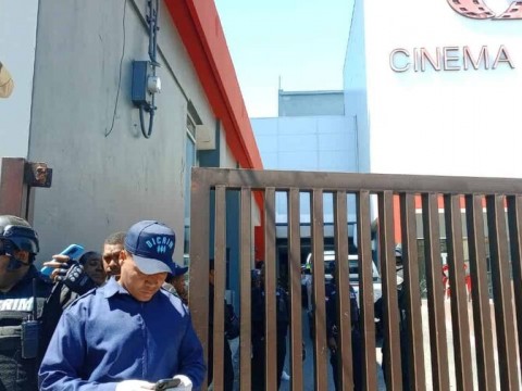 Muere raso de la Polic&iacute;a baleado en Cinema Centro
