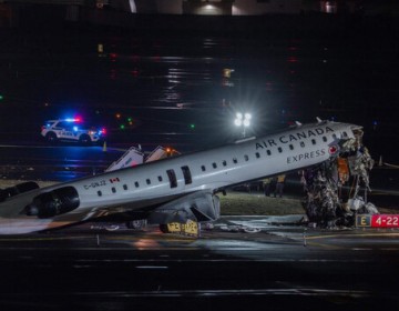 Mueren el piloto y copiloto del avi&oacute;n en el choque en aeropuerto de LaGuardia de Nueva York
