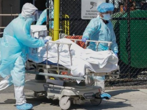 Muertes mundiales por COVID-19 aumentan 70 % en una semana y llegan a 87.000
