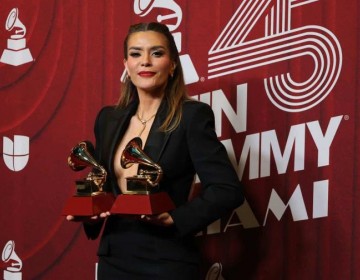 Kany Garc&iacute;a y Car&iacute;n Le&oacute;n ganan los primeros Latin Grammy de la noche