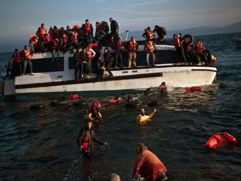 Al menos tres muertos tras naufragar una embarcaci&oacute;n con inmigrantes en la costa turca