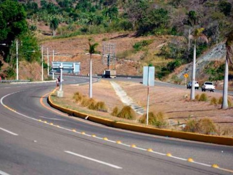 C&aacute;mara de Comercio de Puerto Plata respalda construcci&oacute;n de la autopista del &Aacute;mbar