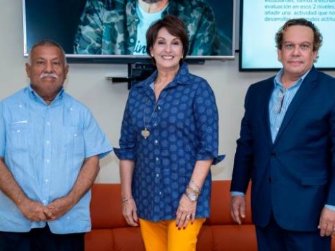 Ministerio de Cultura alienta esfuerzos de CERTV en apoyo a la teatro
