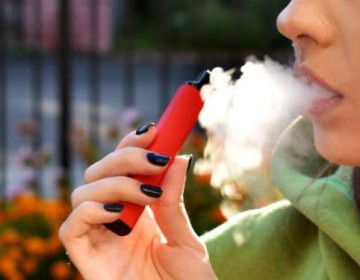 Neum&oacute;logos afirman uso de vapes y hookah es grave para la salud