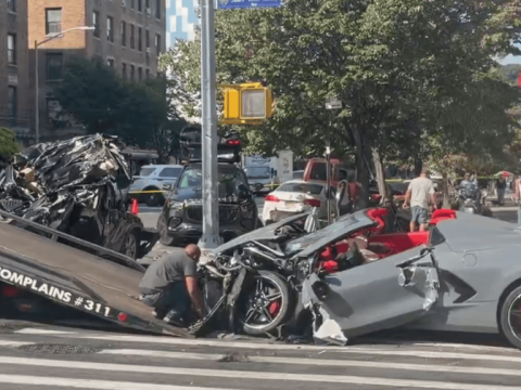 Aparatoso accidente en Inwood deja tres heridos; NYPD investiga posible carrera ilegal