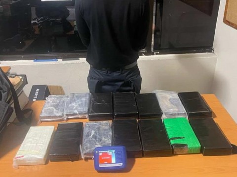 Ocupan 14 paquetes de coca&iacute;na en el AILA en equipaje de un joven croata