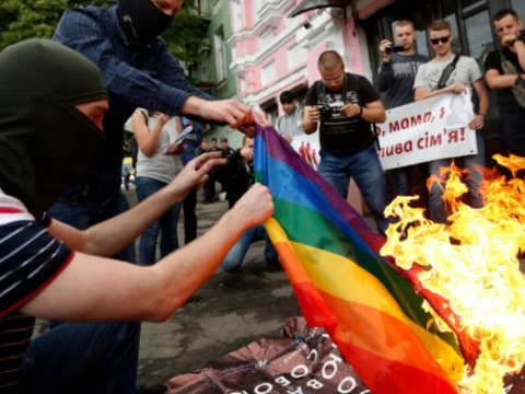 Auge del odio de ultraderecha: amenaza global a la democracia