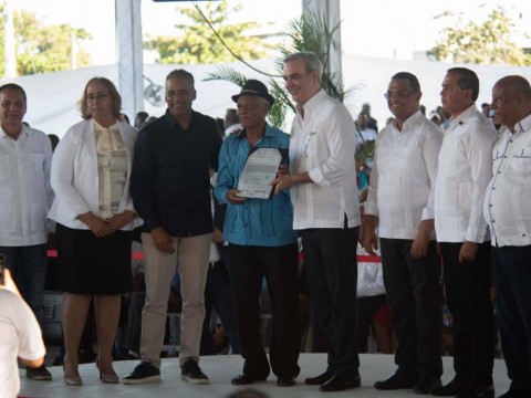 Gobierno est&aacute; lejos de cumplir meta de titulaci&oacute;n de terrenos del Estado