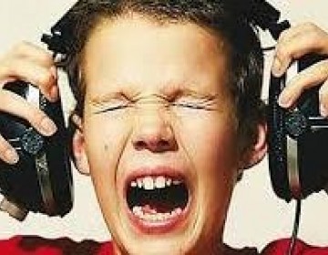 OMS advierte que m&aacute;s de mil millones corren riesgo de quedar sordos por m&uacute;sica a todo volumen