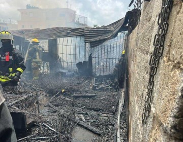 Un incendio destruye varias viviendas y un establecimiento comercial en Hig&uuml;ey