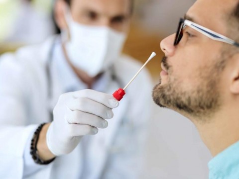 Positividad diaria de COVID-19 pas&oacute; de 12.91% a 22.92 % en una semana