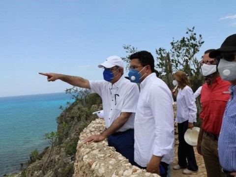 Presidente Luis Abinader con los ojos puestos en desarrollo tur&iacute;stico de Pedernales 