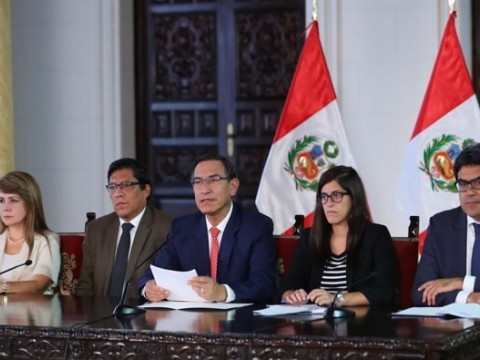 Gobierno del Per&uacute; proh&iacute;be reuniones de mas de 300 personas