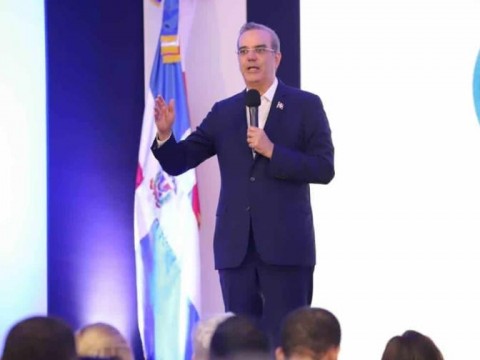 Abinader dice en Nueva York que cierre fronterizo protege de las bandas haitianas