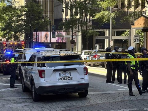 Pistolero deja 3 heridos en un centro comercial en Atlanta antes de ser abatido, dice la polic&iacute;a
