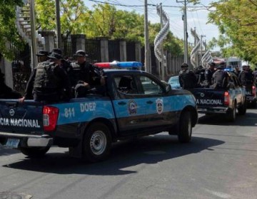 Polic&iacute;a de Nicaragua ingresa a sede del diario La Prensa