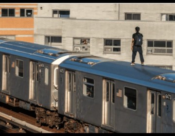 Hallan un hombre muerto en estaci&oacute;n de Nueva York tras "surfear" encima del metro