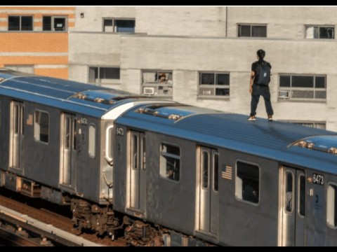 Hallan un hombre muerto en estaci&oacute;n de Nueva York tras "surfear" encima del metro