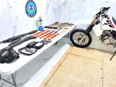  Desmantelan presunta banda dedicada al robo de motocicletas en Villa Riva