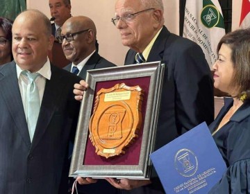 Julio Manuel Rodr&iacute;guez Grull&oacute;n recibe Premio Nacional de Medicina 2023