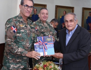 Fuerzas Armadas presentan un libro de Ceinett S&aacute;nchez sobre asuntos militares
