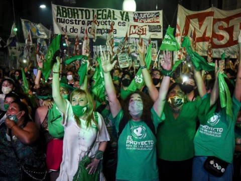 El partido de Milei presenta un proyecto para derogar la ley del aborto en Argentina