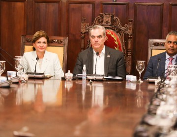 Presidente Abinader encabeza consejo de ministros y directores para evaluar resultados en sectores como la econom&iacute;a, el empleo y la salud