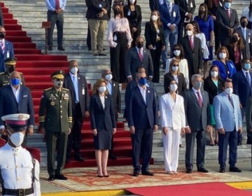Presidente Abinader encabeza acto de honor a la Bandera Nacional
