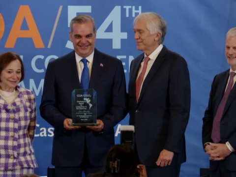 Luis Abinader, primer presidente dominicano en recibir premio de liderazgo en las Am&eacute;ricas