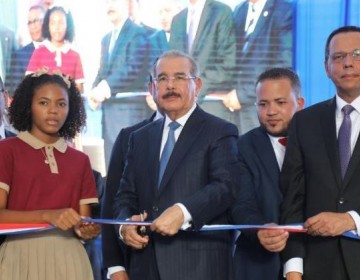 Presidente Medina inaugura liceo en Arroyo La Sabana