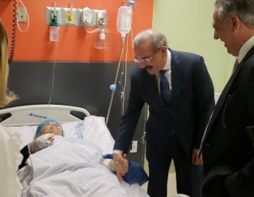 Presidente Medina visit&oacute; la diputada Karen Ricardo tras sufrir accidente de tr&aacute;nsito