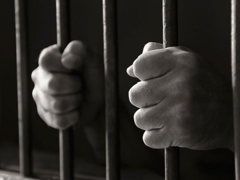 Se encuentra bajo arresto raso de la PN por empe&ntilde;ar pistola y escopeta