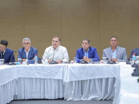 El Gobierno destinar&aacute; RD$1,685 millones para aumentar el salario a m&eacute;dicos en 2025