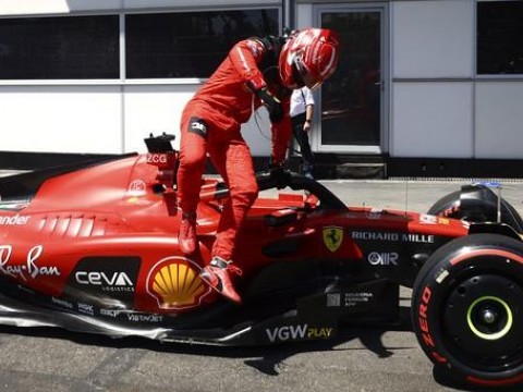 Azerbaiy&aacute;n: Leclerc, 1ro en sprint pese chocar con el muro