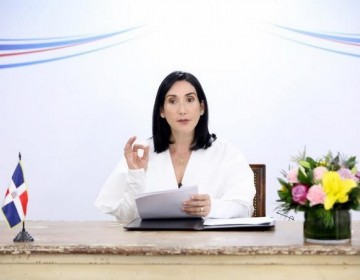 Primera Dama de la Rep&uacute;blica favorece flexibilizar toque de queda 