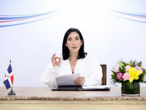 Primera Dama de la Rep&uacute;blica favorece flexibilizar toque de queda 