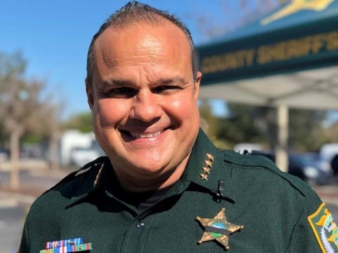 Primer sheriff hispano de Florida afronta cargos por red de apuestas de 21 millones de d&oacute;lares