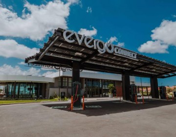 Primera electrolinera de Latinoam&eacute;rica y el Caribe abre sus puertas en B&aacute;varo-Punta Cana