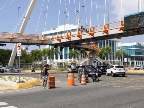 Conductores exigen que se vuelva a permitir el giro a la izquierda en la 27 con M&aacute;ximo G&oacute;mez