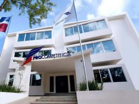 Poder Ejecutivo propone al Senado terna para sustituir miembros consejo de Procompetencia