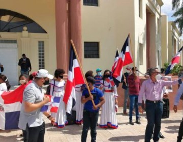 &iexcl;Ahora! Evang&eacute;licos protestan en rechazo a la agenda de inclusi&oacute;n de LGBT frente al Palacio Nacional