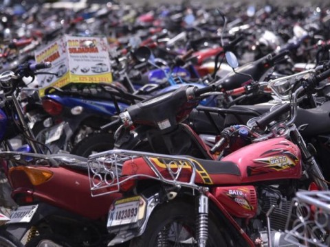 Centenares de motocicletas incautadas en Santiago generan caos y quejas