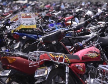 Centenares de motocicletas incautadas en Santiago generan caos y quejas