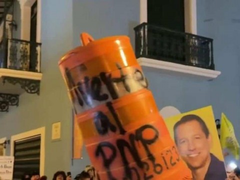 Puertorrique&ntilde;os protestan por falta de transparencia en los resultados de las elecciones