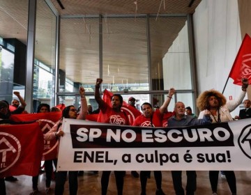 Manifestantes cortan dos avenidas en Sao Paulo por un apag&oacute;n de luz de cuatro d&iacute;as